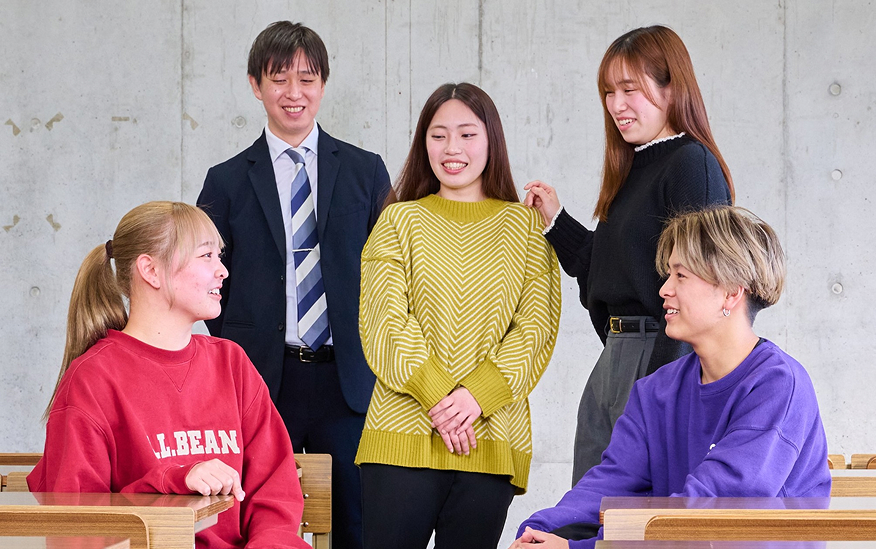 先生や先輩と仲良くしている学生